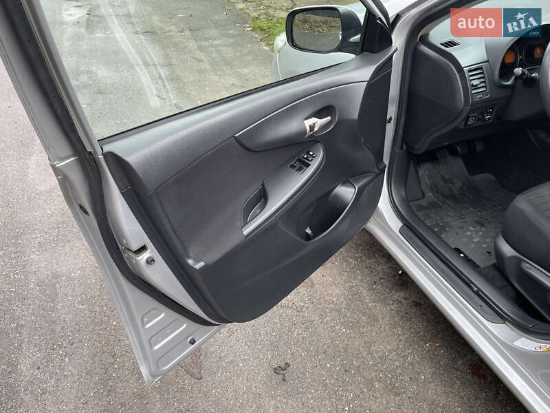 Седан Toyota Corolla 2008 в Києві