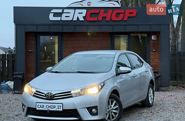 Седан Toyota Corolla 2015 в Стрые