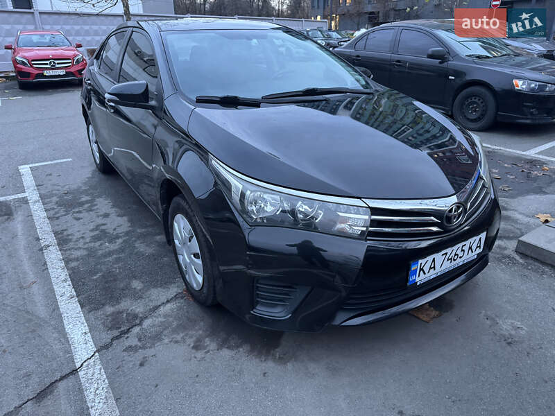 Седан Toyota Corolla 2014 в Києві