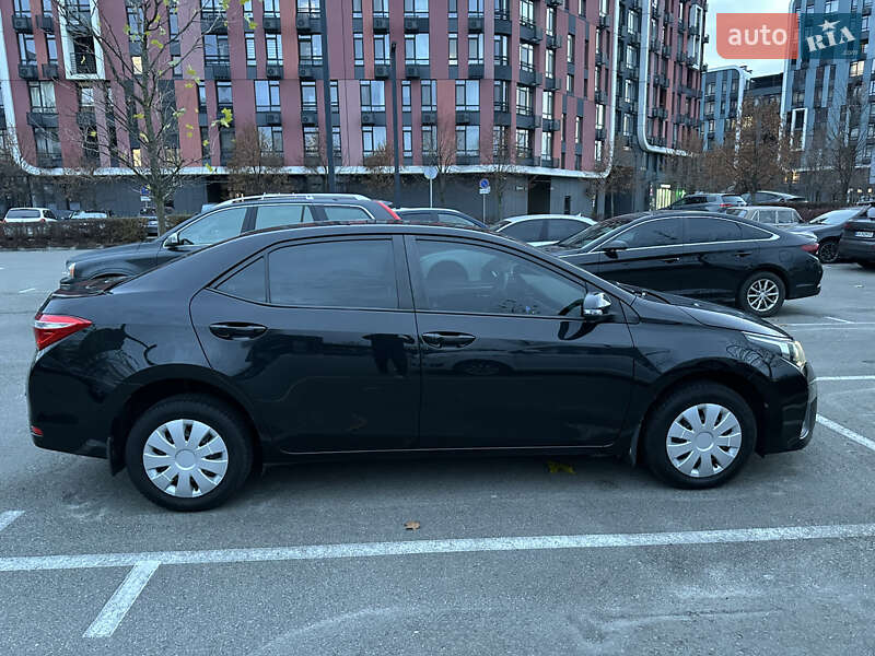 Седан Toyota Corolla 2014 в Києві