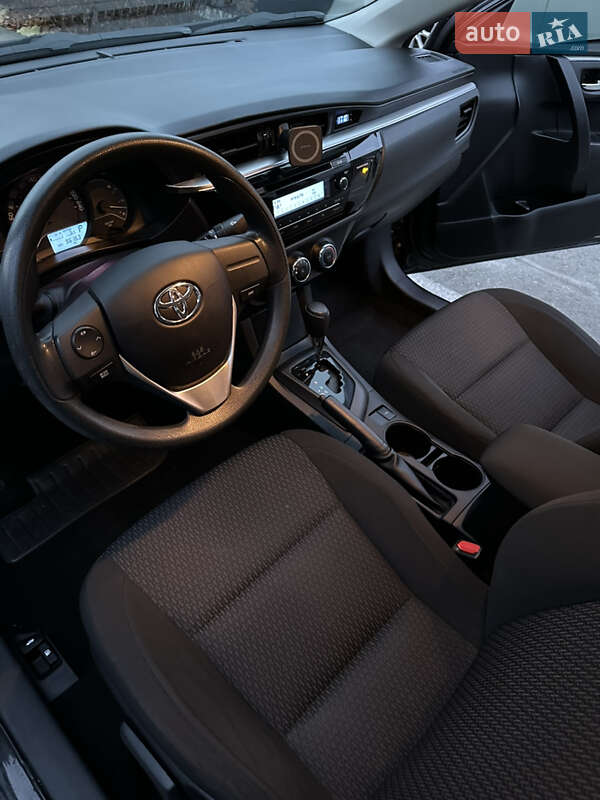 Седан Toyota Corolla 2014 в Києві