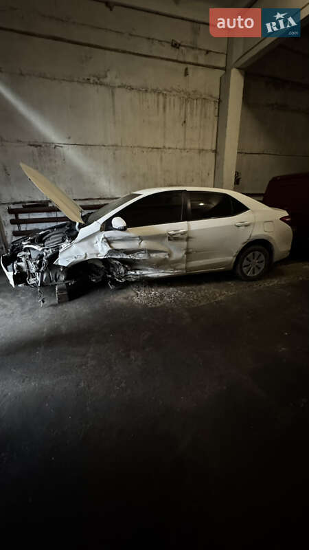 Седан Toyota Corolla 2015 в Лубнах