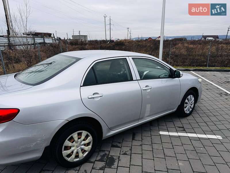 Седан Toyota Corolla 2012 в Ивано-Франковске