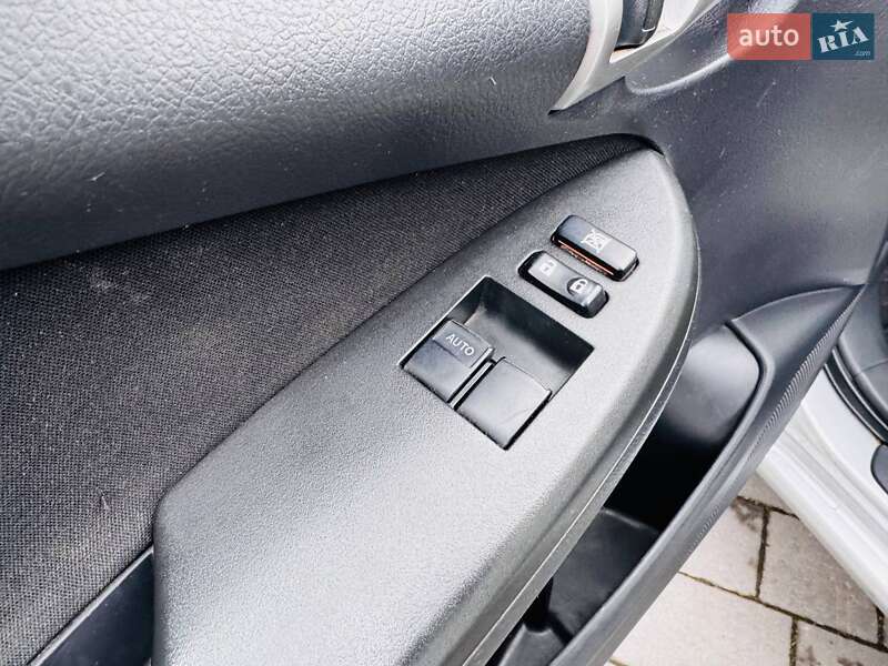 Седан Toyota Corolla 2012 в Ивано-Франковске