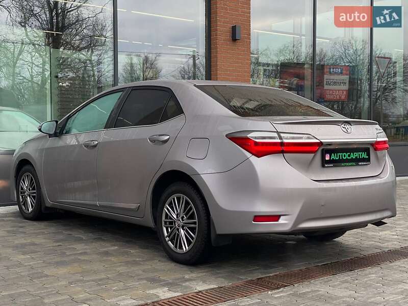 Седан Toyota Corolla 2017 в Киеве