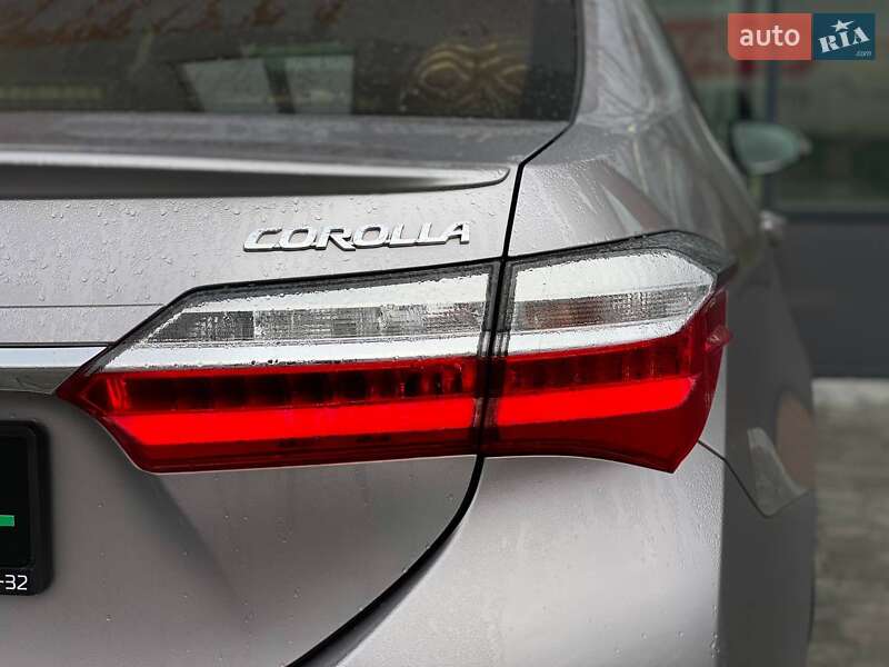 Седан Toyota Corolla 2017 в Киеве