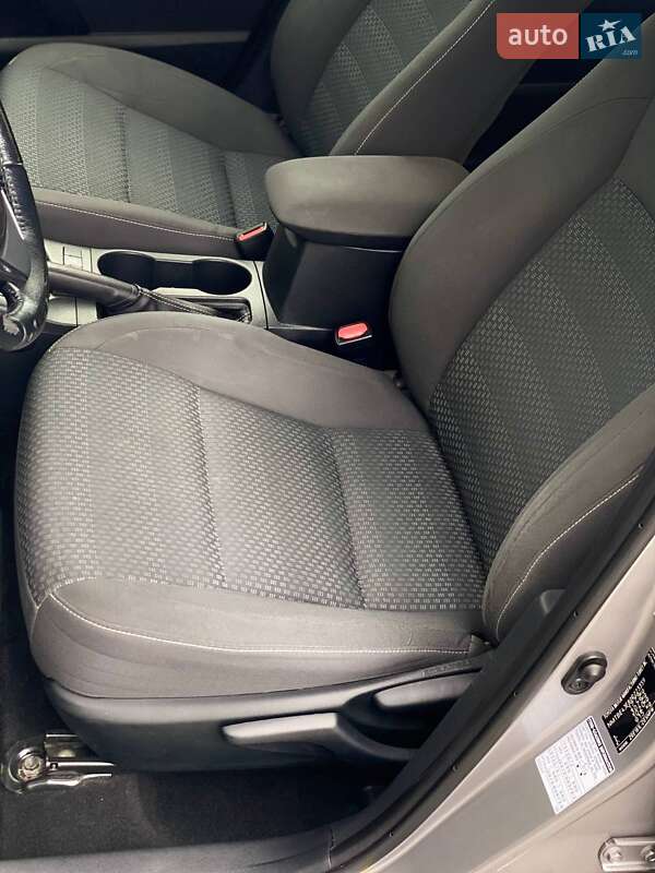 Седан Toyota Corolla 2017 в Киеве