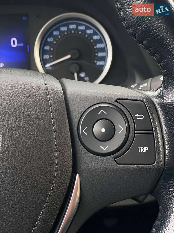 Седан Toyota Corolla 2017 в Киеве