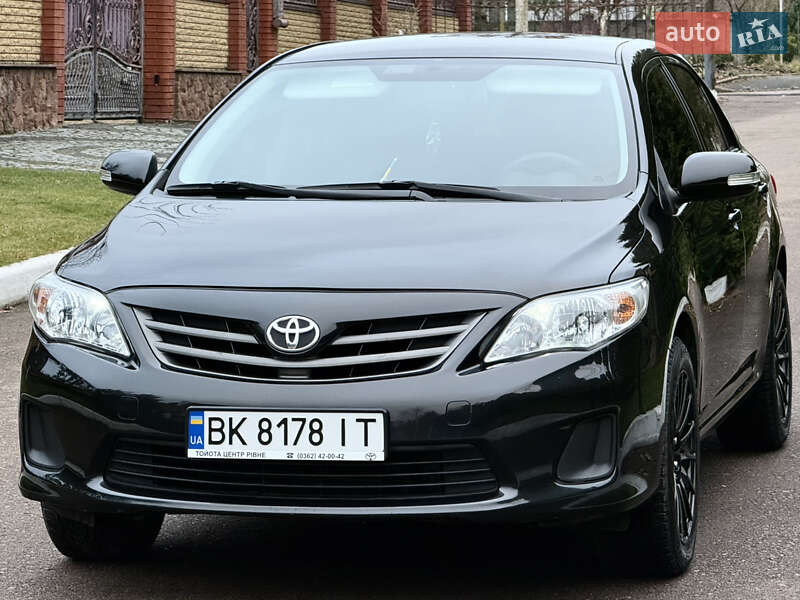 Седан Toyota Corolla 2011 в Рівному