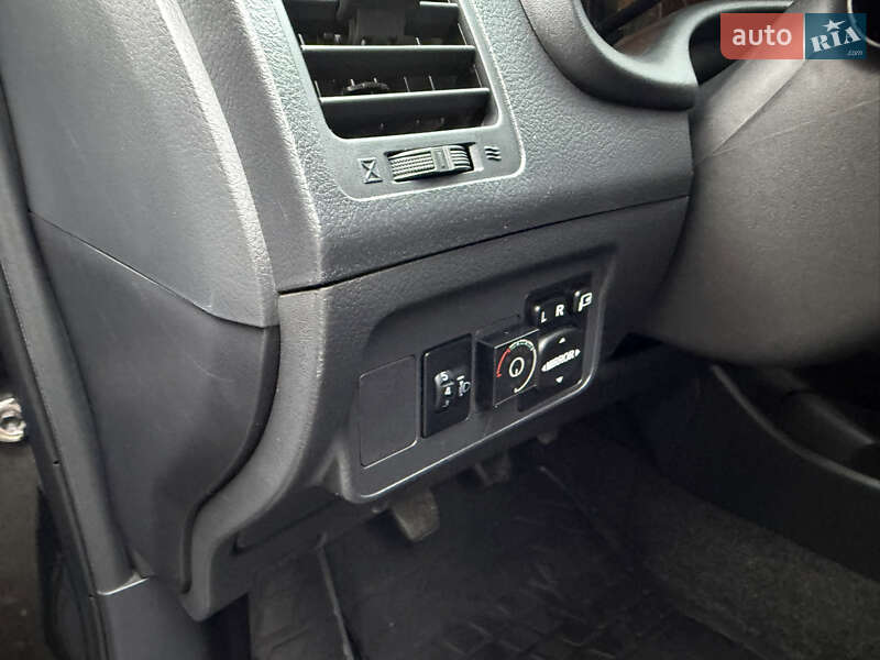 Седан Toyota Corolla 2011 в Рівному