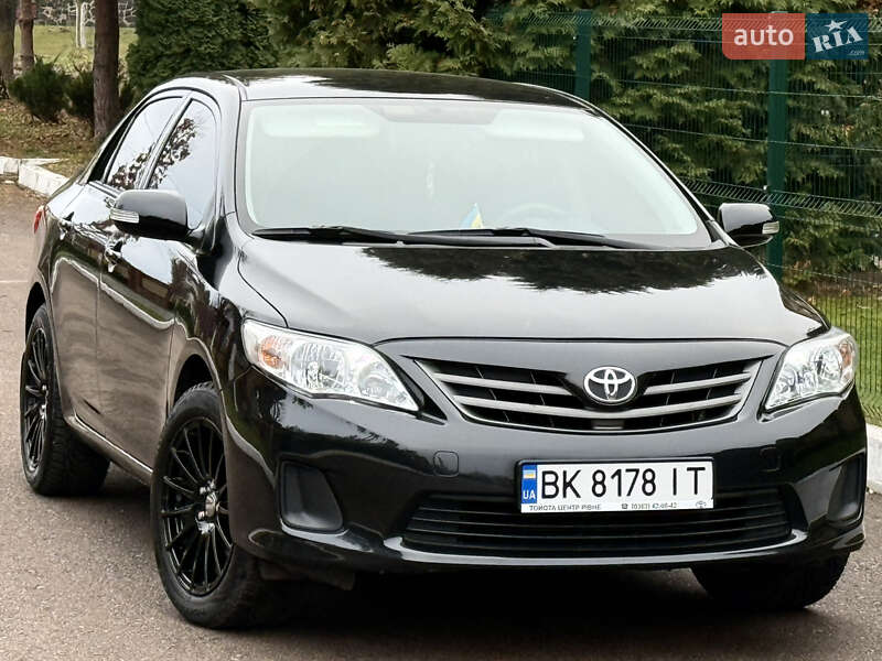 Седан Toyota Corolla 2011 в Рівному