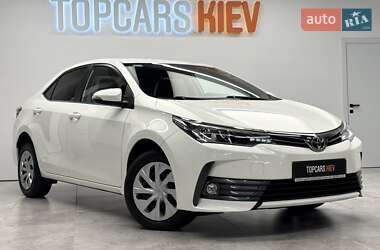Седан Toyota Corolla 2017 в Киеве