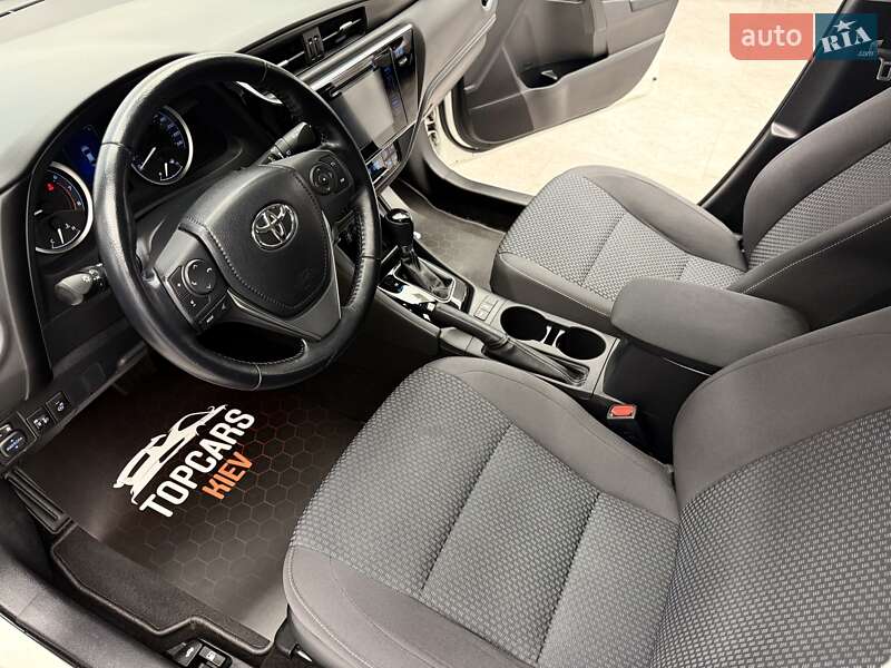 Седан Toyota Corolla 2017 в Києві