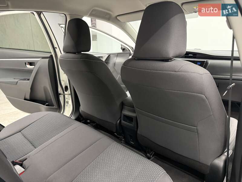 Седан Toyota Corolla 2017 в Києві