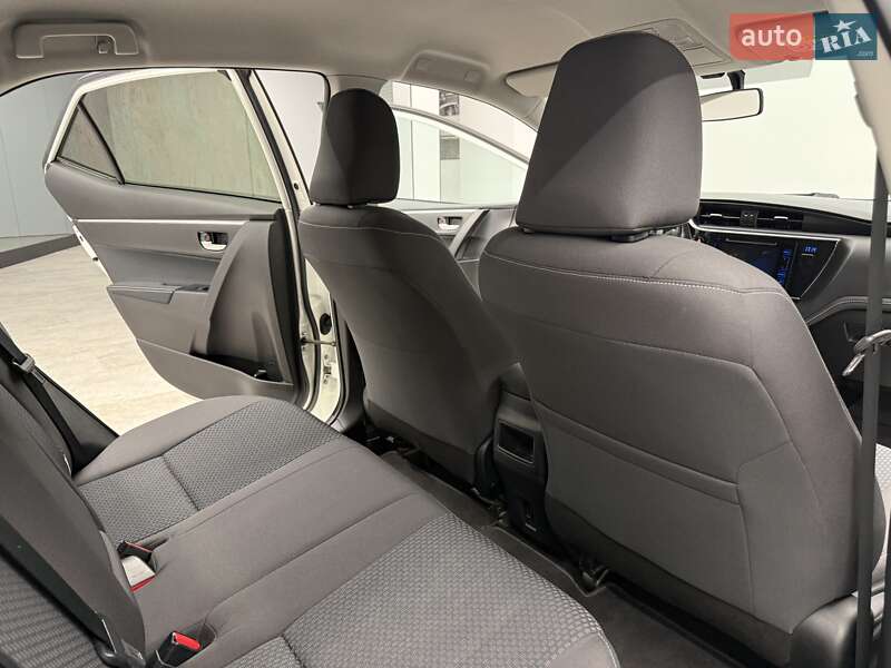 Седан Toyota Corolla 2017 в Києві