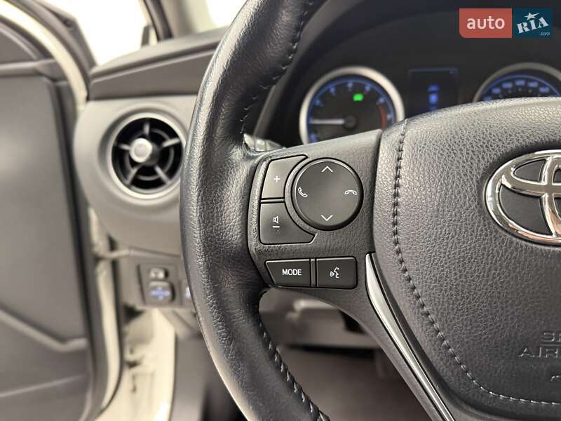 Седан Toyota Corolla 2017 в Києві