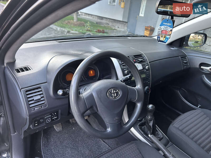 Седан Toyota Corolla 2008 в Дніпрі