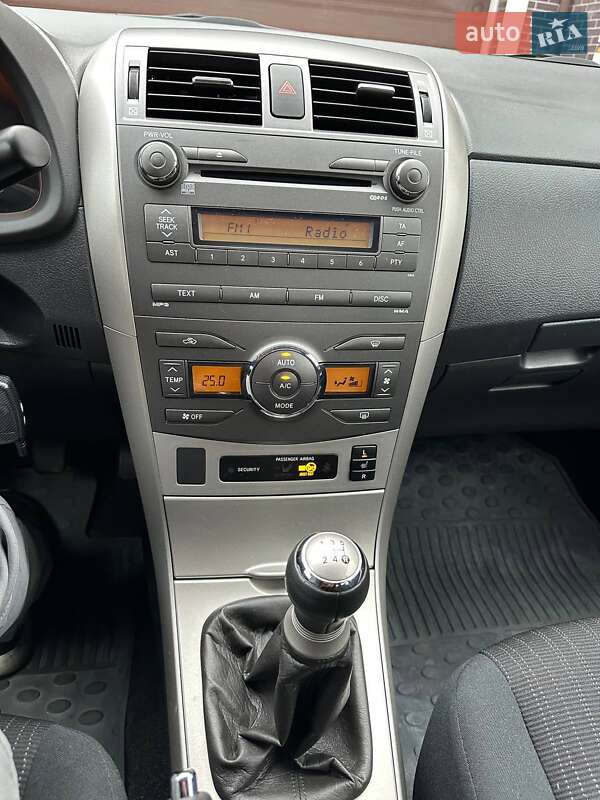 Седан Toyota Corolla 2008 в Києві