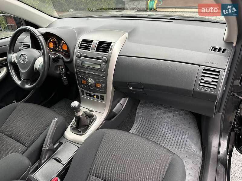 Седан Toyota Corolla 2008 в Києві