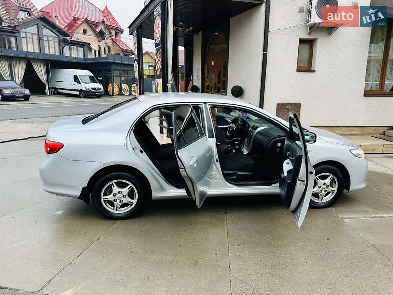 Седан Toyota Corolla 2008 в Грушево