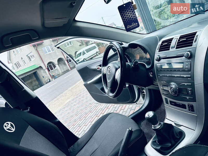 Седан Toyota Corolla 2008 в Грушево