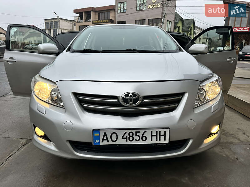 Седан Toyota Corolla 2008 в Грушево