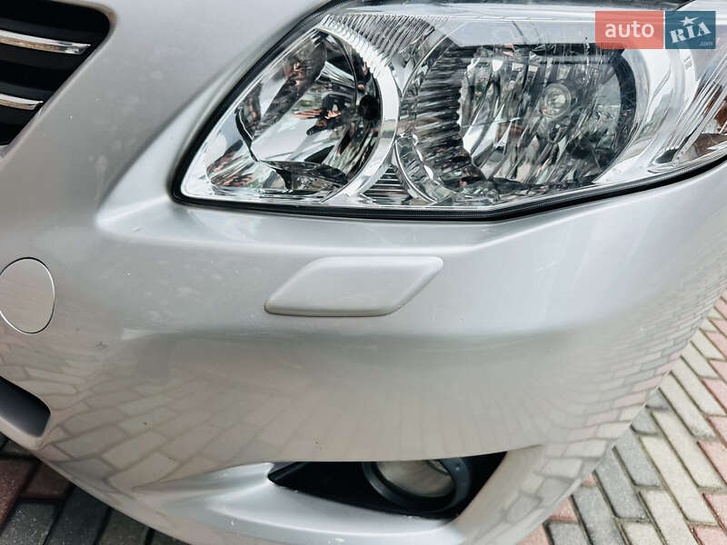 Седан Toyota Corolla 2008 в Грушево