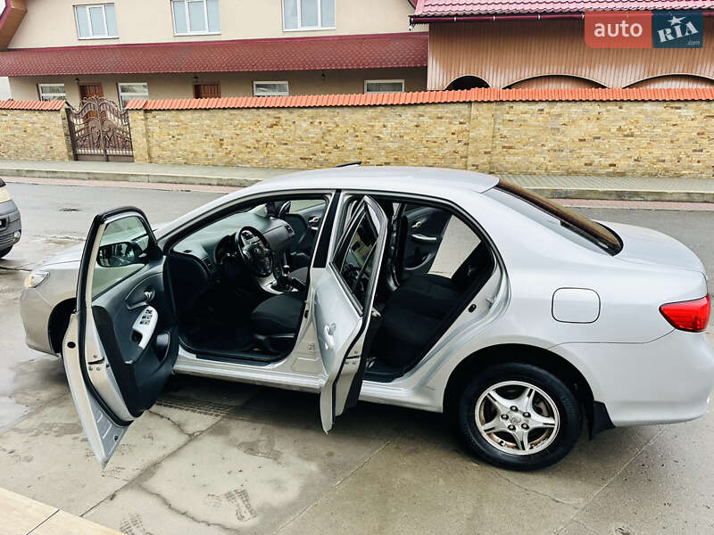 Седан Toyota Corolla 2008 в Грушево