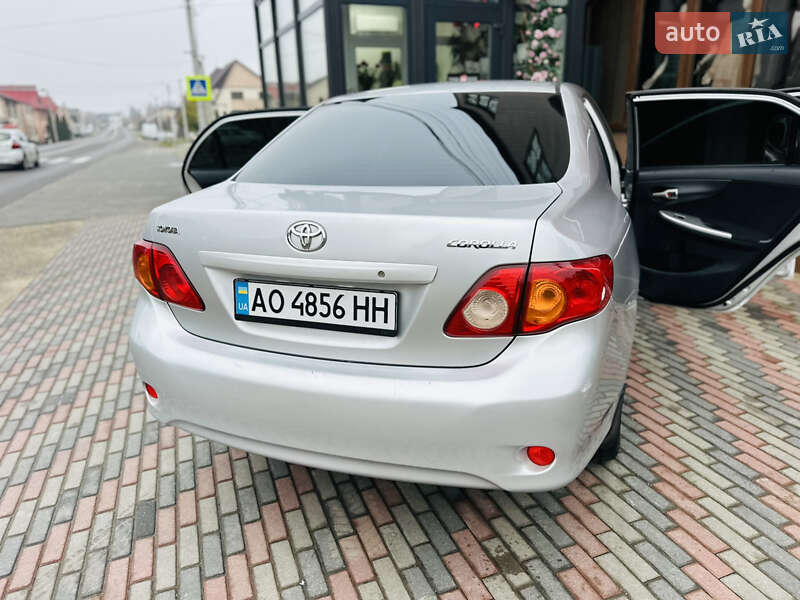 Седан Toyota Corolla 2008 в Грушево