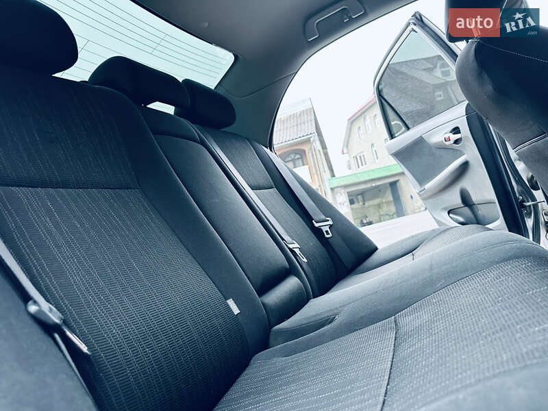 Седан Toyota Corolla 2008 в Грушево