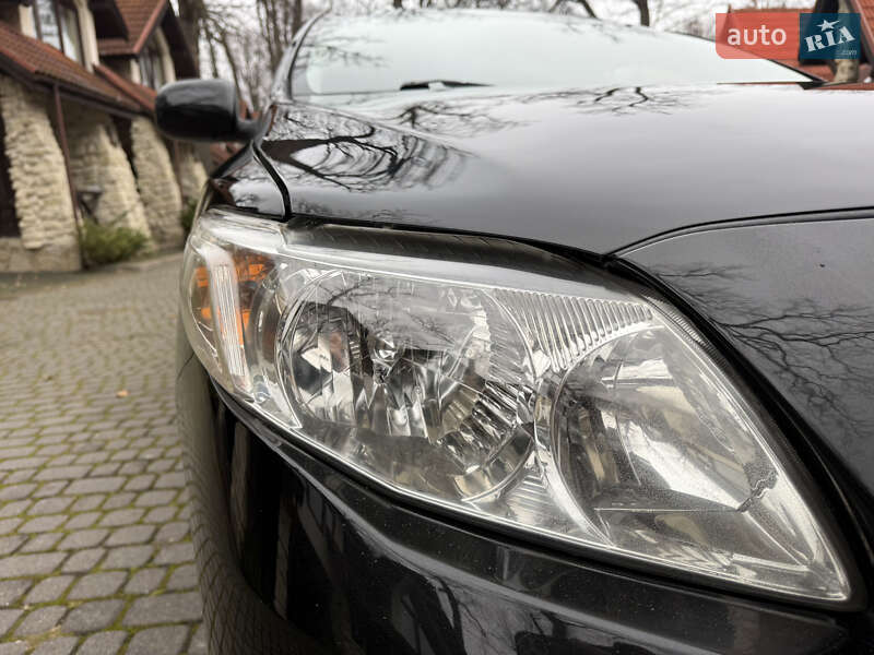 Седан Toyota Corolla 2008 в Львові