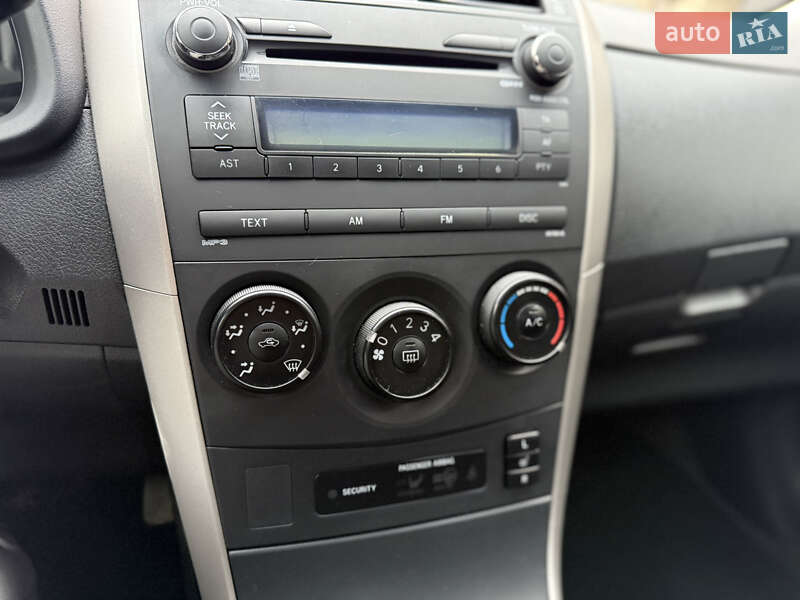 Седан Toyota Corolla 2008 в Львові