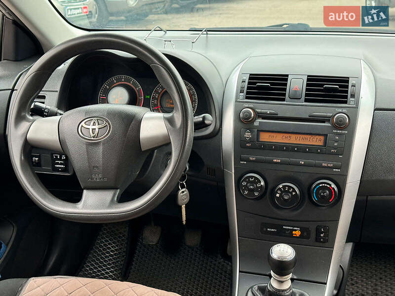 Седан Toyota Corolla 2010 в Вінниці