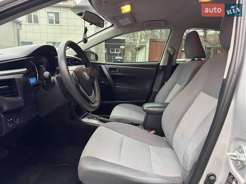 Седан Toyota Corolla 2015 в Одесі