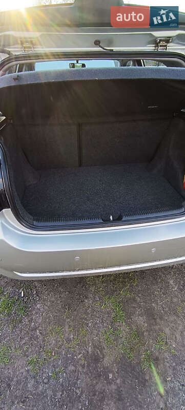 Хетчбек Toyota Corolla 2006 в Кам'янському