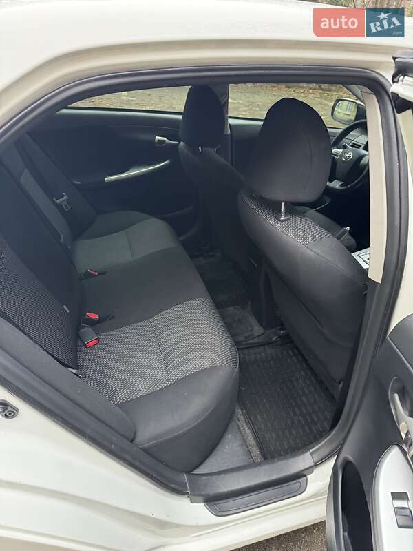 Седан Toyota Corolla 2012 в Києві