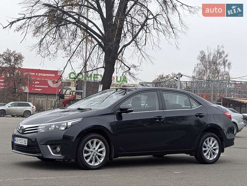Седан Toyota Corolla 2013 в Києві