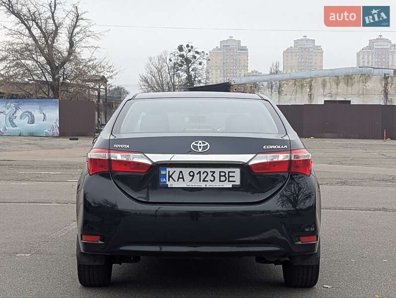 Седан Toyota Corolla 2013 в Києві
