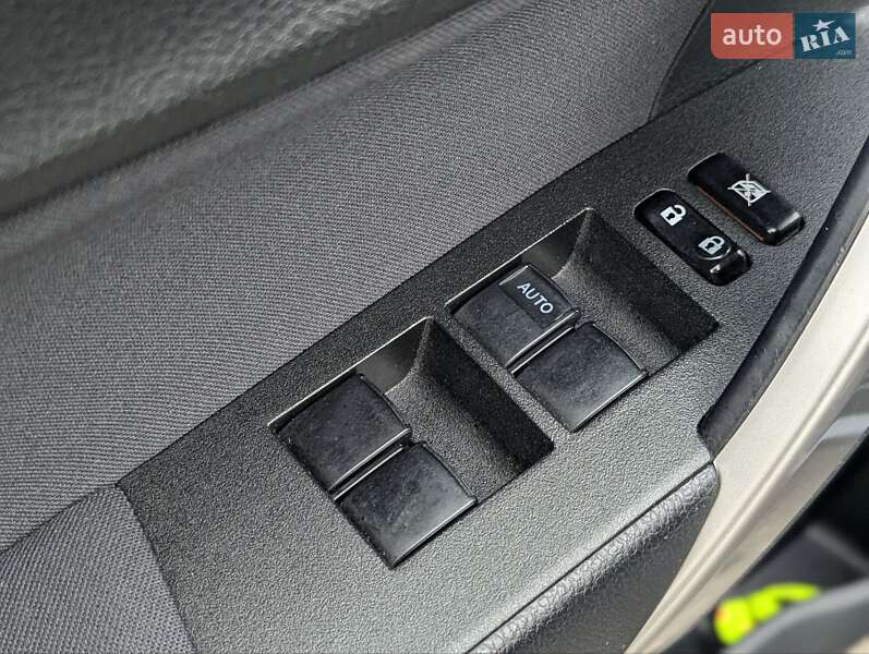 Седан Toyota Corolla 2013 в Києві