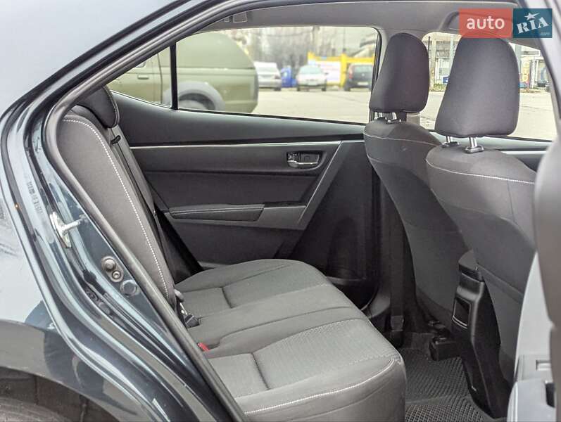 Седан Toyota Corolla 2013 в Києві