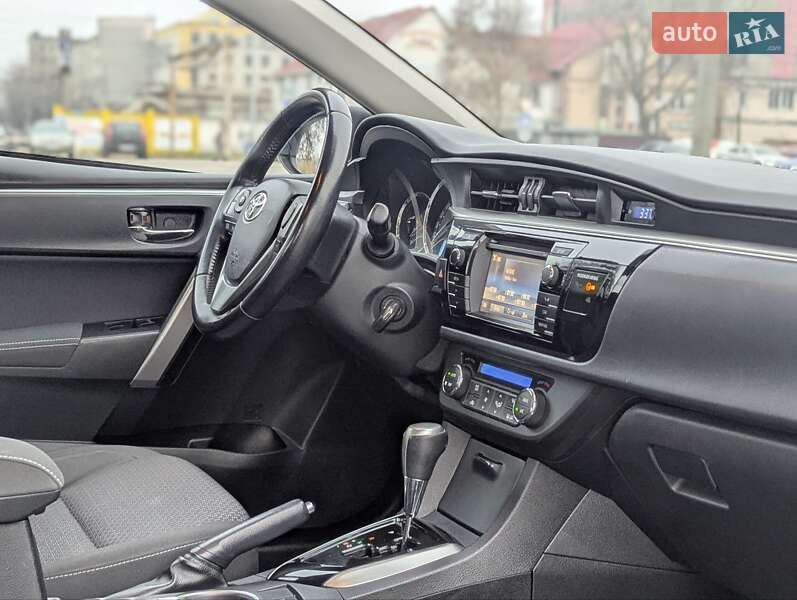 Седан Toyota Corolla 2013 в Києві