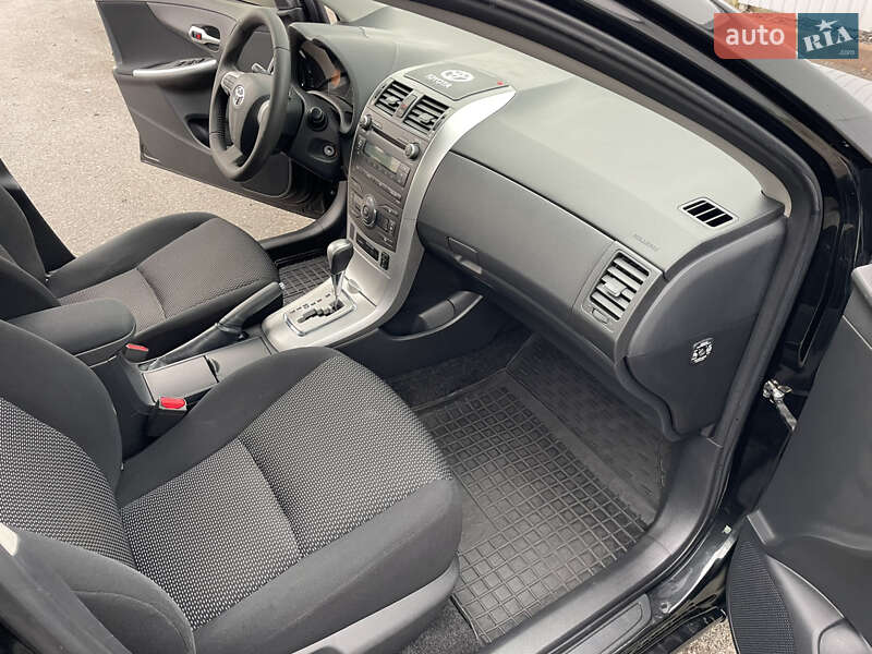 Седан Toyota Corolla 2012 в Киеве