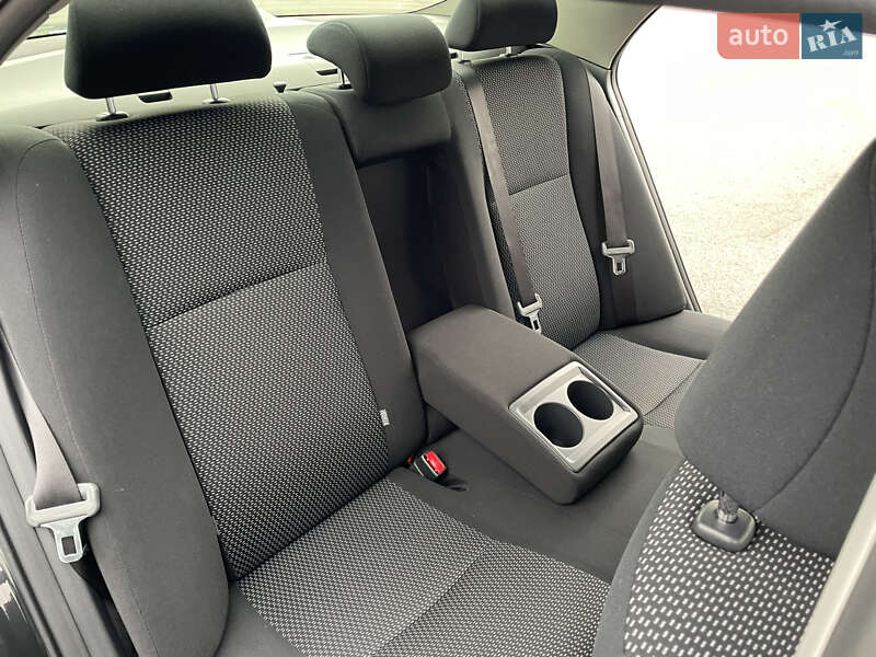 Седан Toyota Corolla 2012 в Киеве