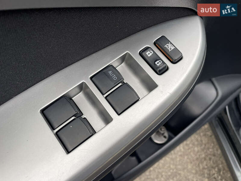 Седан Toyota Corolla 2012 в Киеве