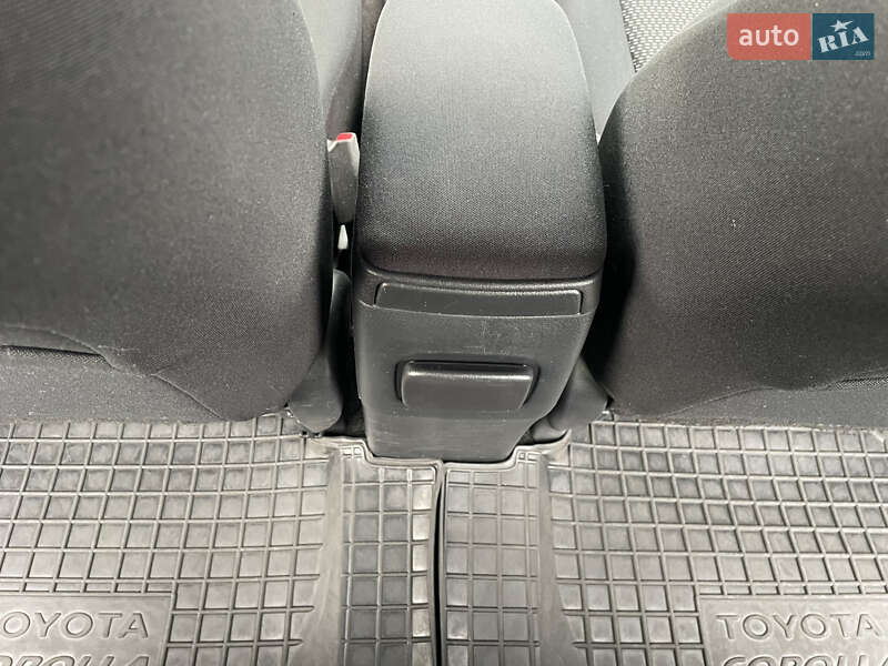 Седан Toyota Corolla 2012 в Киеве