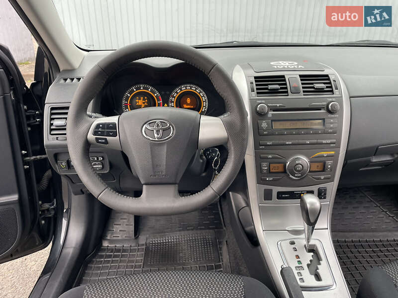 Седан Toyota Corolla 2012 в Киеве