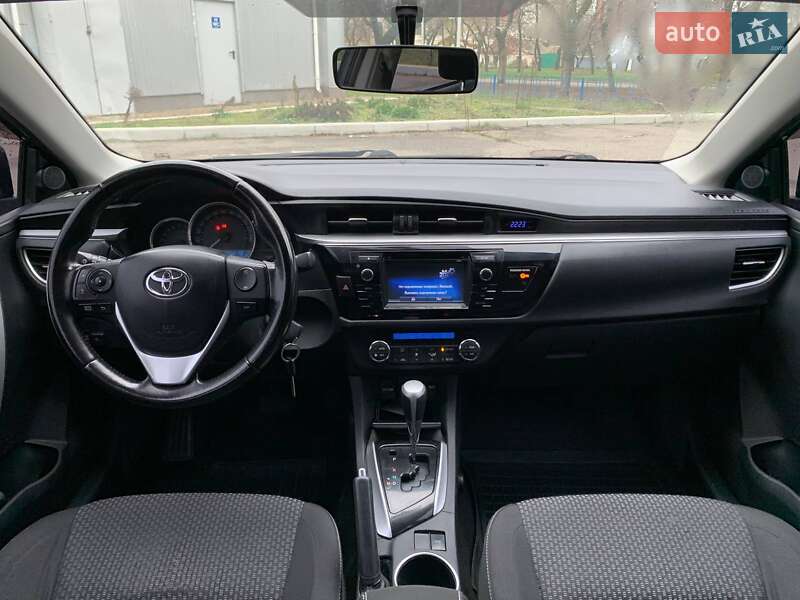 Седан Toyota Corolla 2016 в Николаеве