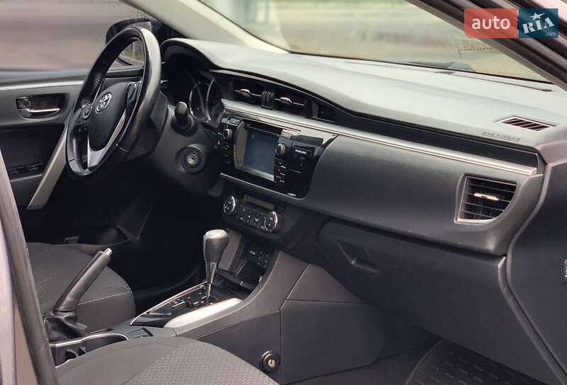 Седан Toyota Corolla 2016 в Николаеве