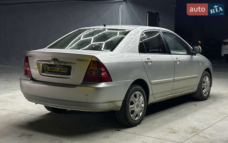 Седан Toyota Corolla 2005 в Черновцах