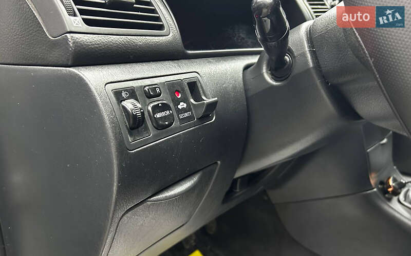 Седан Toyota Corolla 2005 в Черновцах